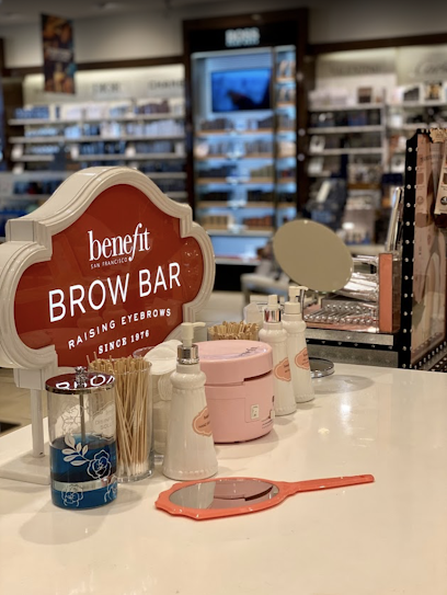 Interieur van Benefit BrowBar - Alkmaar in Alkmaar