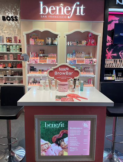Interieur van Benefit BrowBar - Assen in Assen