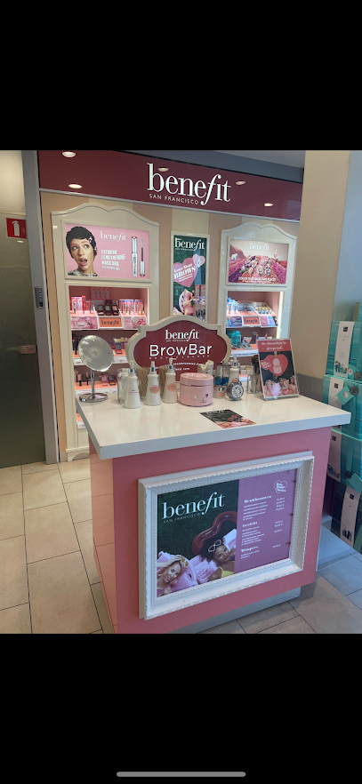 Interieur van Benefit BrowBar - Doetinchem in Doetinchem