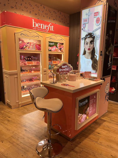 Interieur van Benefit BrowBar - Heerlen in Heerlen