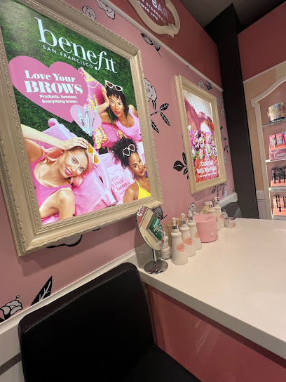 Interieur van Benefit BrowBar - Hilversum in Hilversum