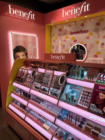 Interieur van Benefit BrowBar - Maastricht in Maastricht