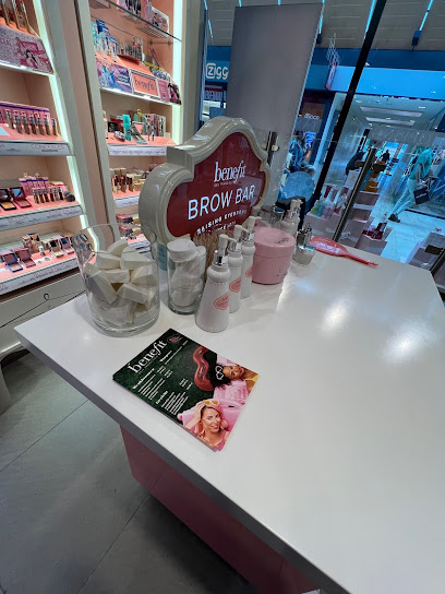 Interieur van Benefit BrowBar - Nieuwegein in Nieuwegein