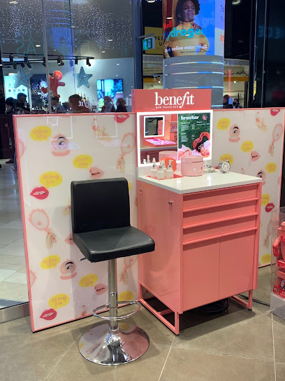Interieur van Benefit BrowBar - Utrecht Hoog Catharijne in Utrecht