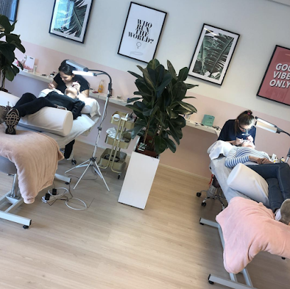 Interieur van LASH IS MORE - PERMANENT MAKE-UP - BROW & LASH STUDIO UTRECHT in Houten